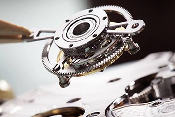 无锡百达翡丽手表起雾了维修